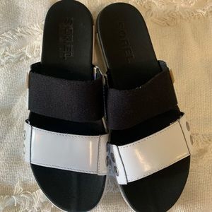 Sorel grommet leather slides size 7